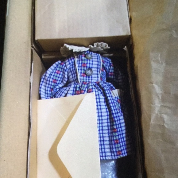 The Boyd’s collection yesterday’s child doll - Picture 4 of 6